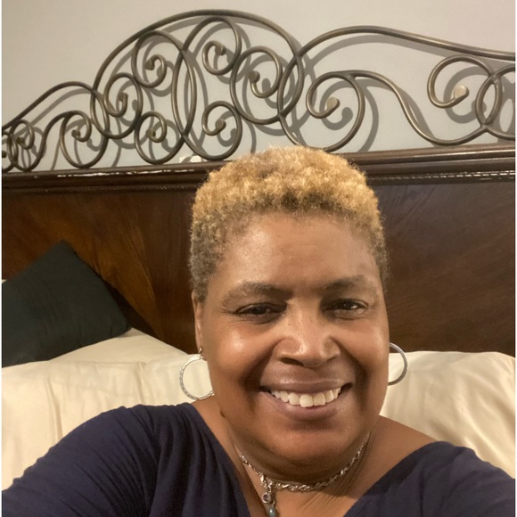 Meet your Posher, Vickie - Picture 1 of 1